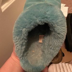 These are adult size 6!! So comfy but  I probably wore them 6 times total